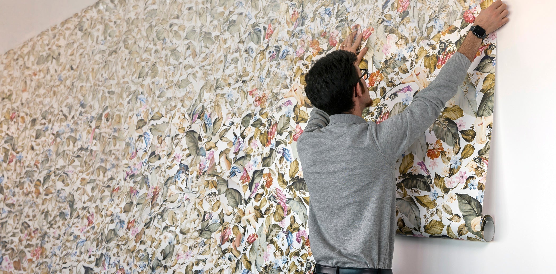 Choosing the Right Wallpaper Adhesive for Professional Installations